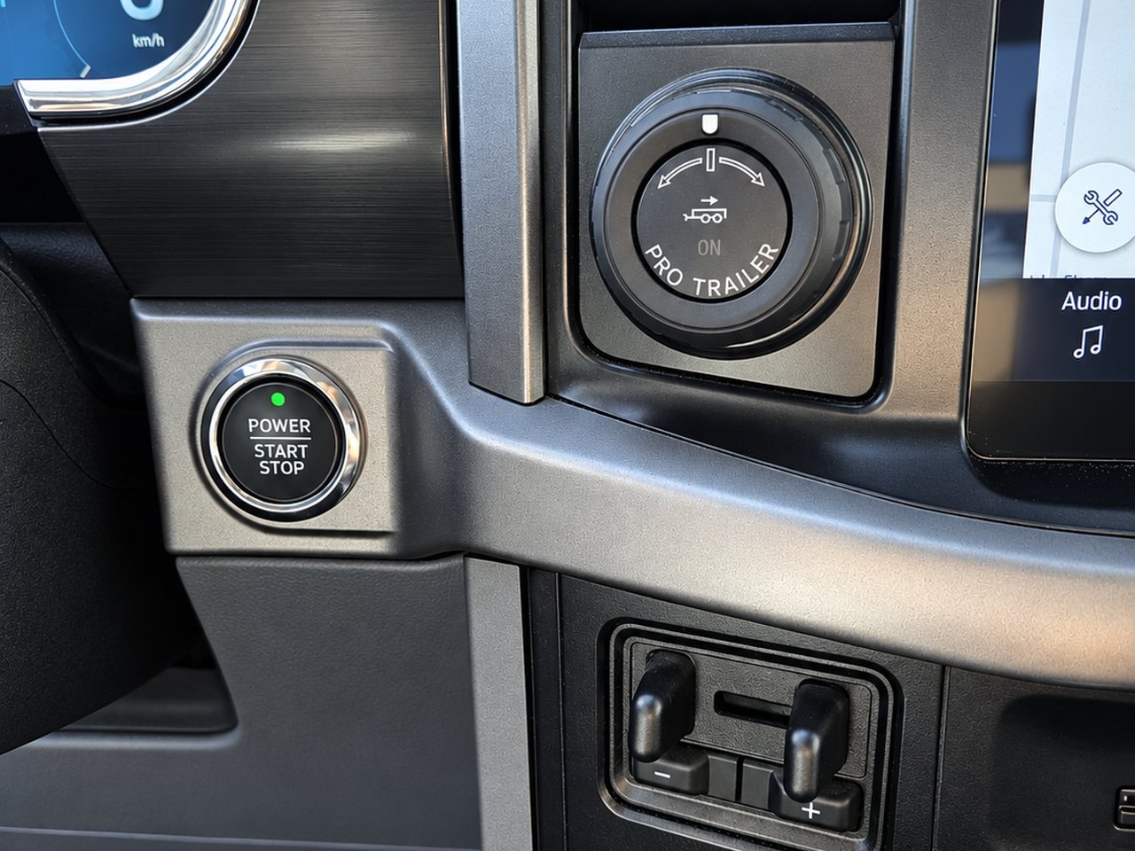 Ford F-150 Lightning XLT 2024 Noir Granby - photo #17