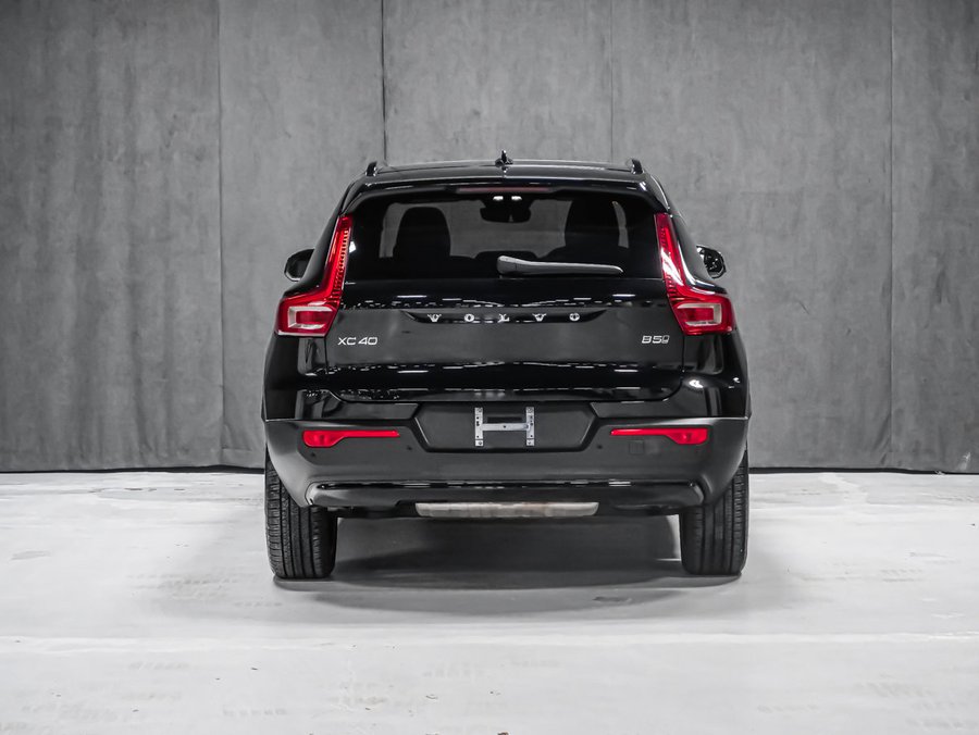 2025 Volvo XC40 B5 PLUS DARK THEME CLIMATE Black