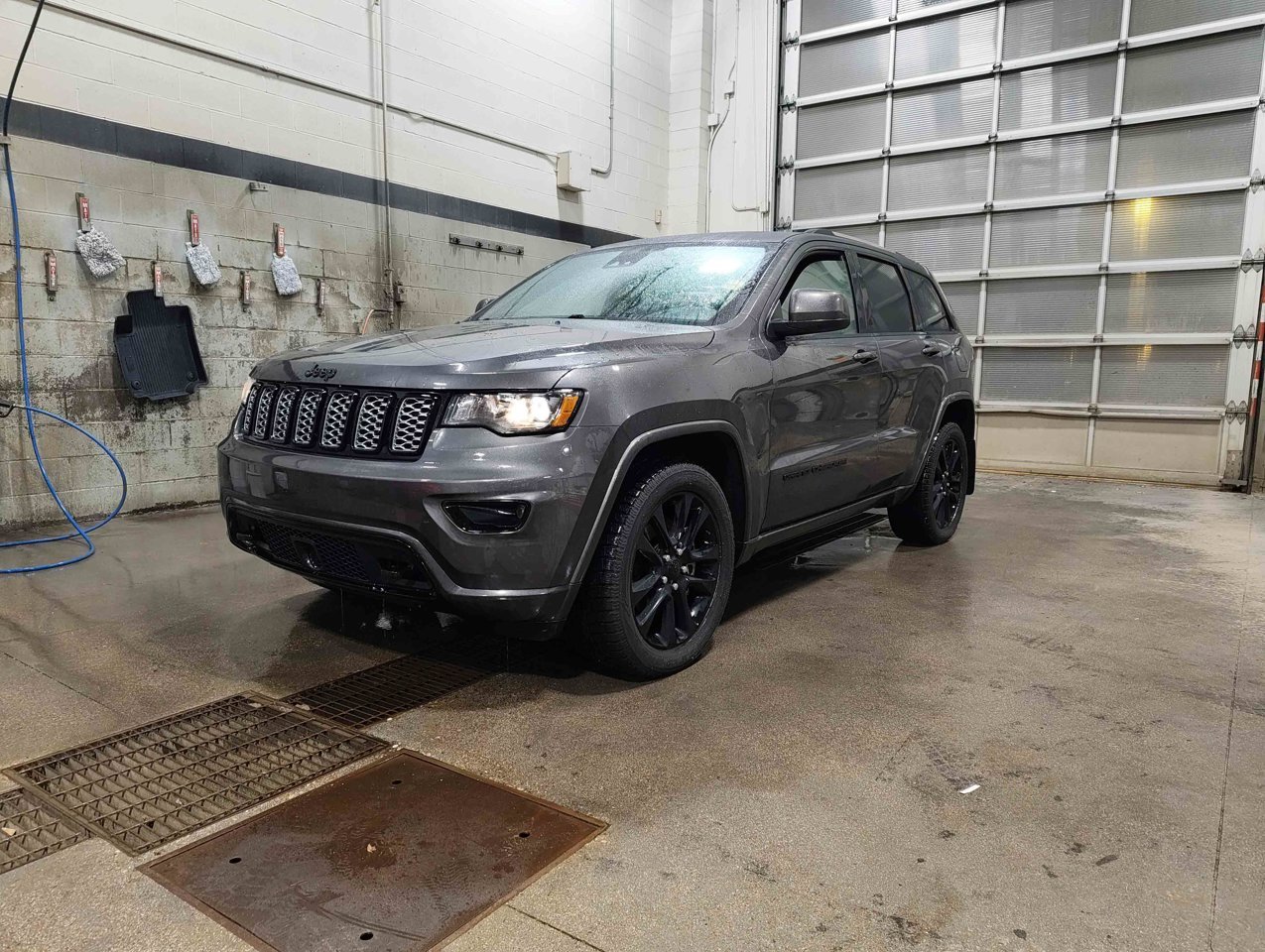 2021 Jeep Grand Cherokee Altitude 4x4 Grey Sherwood Park - photo #3