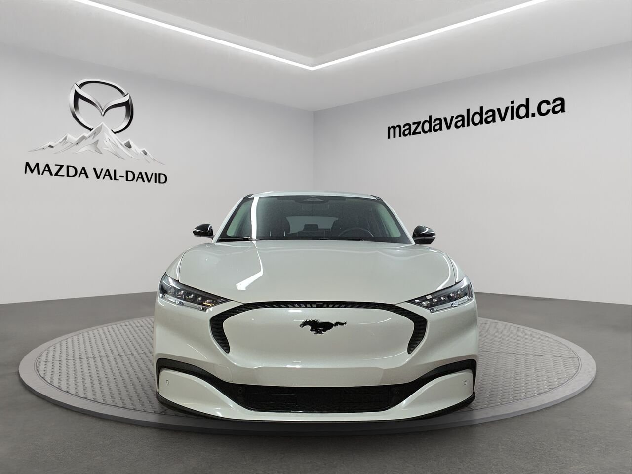 Ford Mustang Mach-E Sélect TI, Traction intégrale, écran tactile SYNC 4 de 15,5 pouces, Apple CarPlay et Android Auto 2023 Blanc Val-David - photo #7