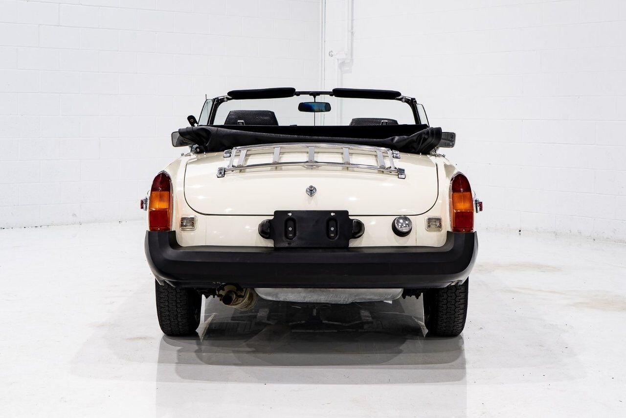 MG B Beautifully presented from former complete restoration 1979 Blanc Montréal - photo #60