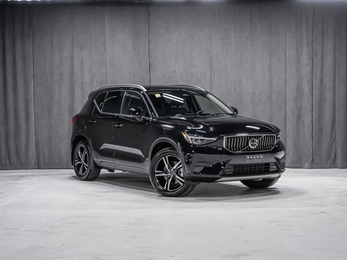 2025 Volvo XC40 B5 CORE BRIGHT Black Montreal - photo #1