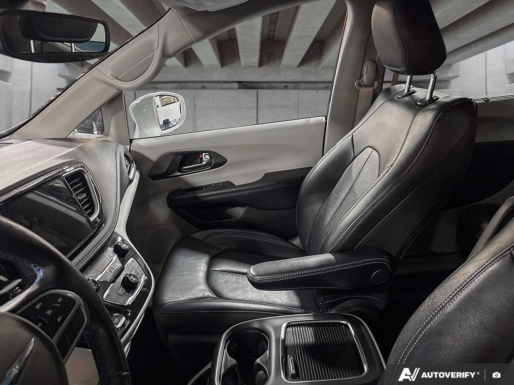 2021 Chrysler Pacifica Hybrid 2601324A | Touring L Plus White Edmonton - photo #22