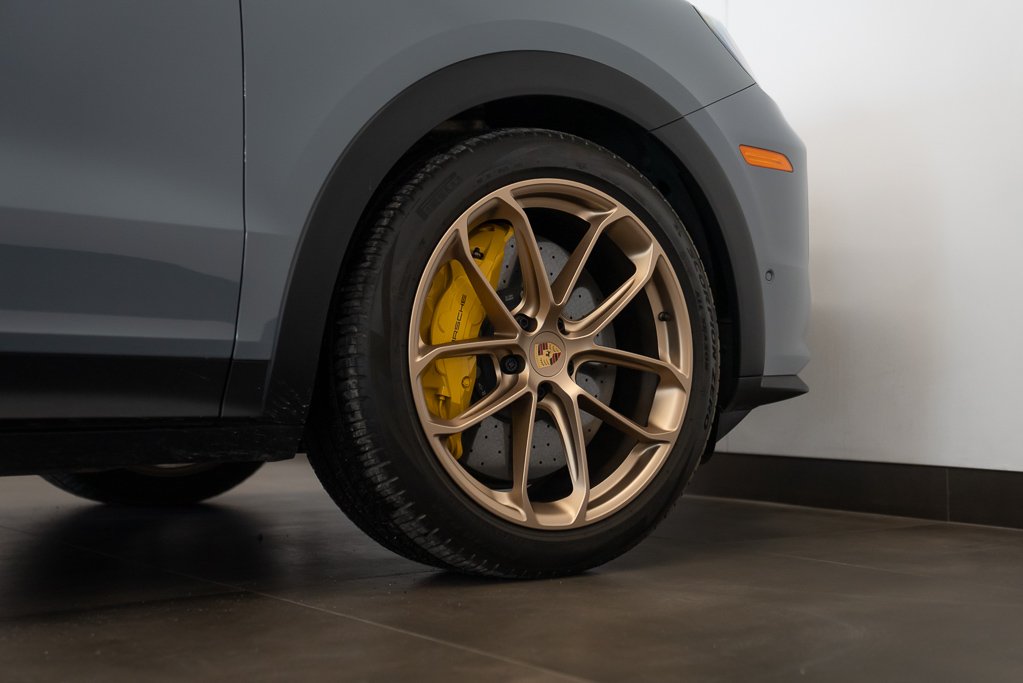 2024 Porsche Cayenne Grey Saint-Eustache - photo #7