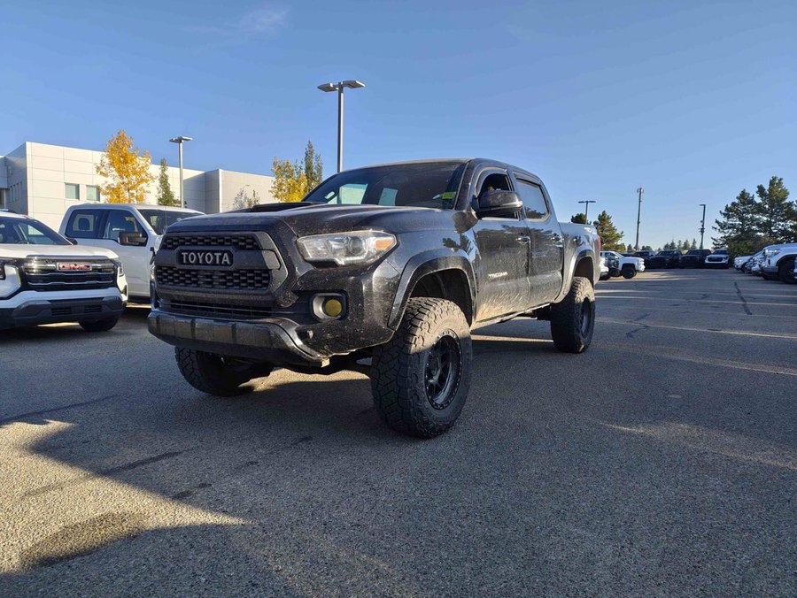 2017 Toyota Tacoma TRD Sport V6 6 Speed 4X4 | Aftermarket 17in KMC Wheels Black
