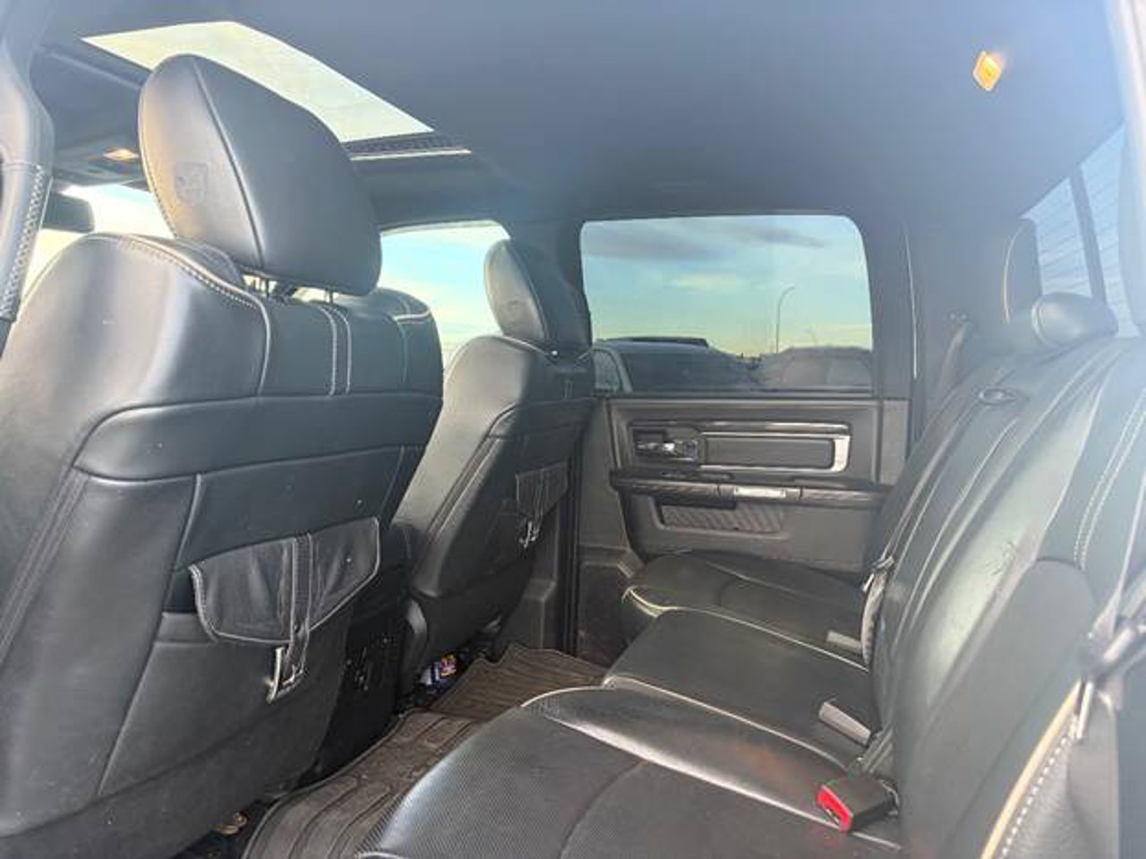 2018 Ram 1500 Limited 4x4 Crew Cab 5'7 Box *Ltd Avail* White Sherwood Park - photo #6