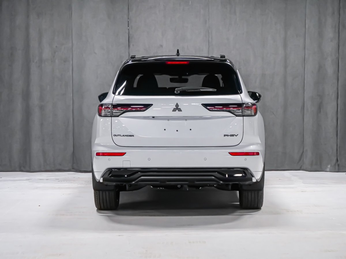 2026 Mitsubishi Outlander Plug-In Hybrid GT NOIR White Montreal - photo #3