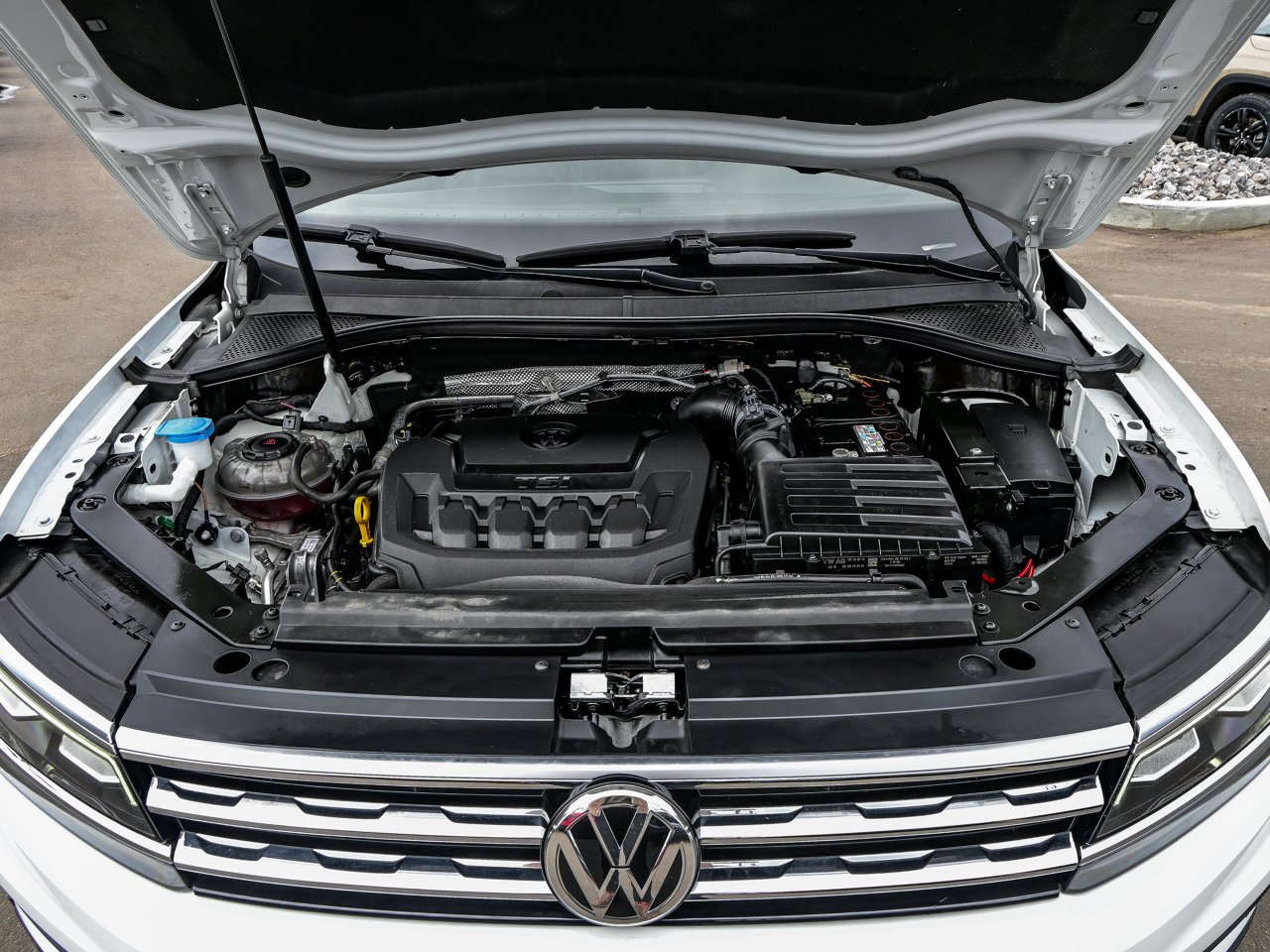 2018 Volkswagen Tiguan Highline 4MOTION White Sherwood Park - photo #8