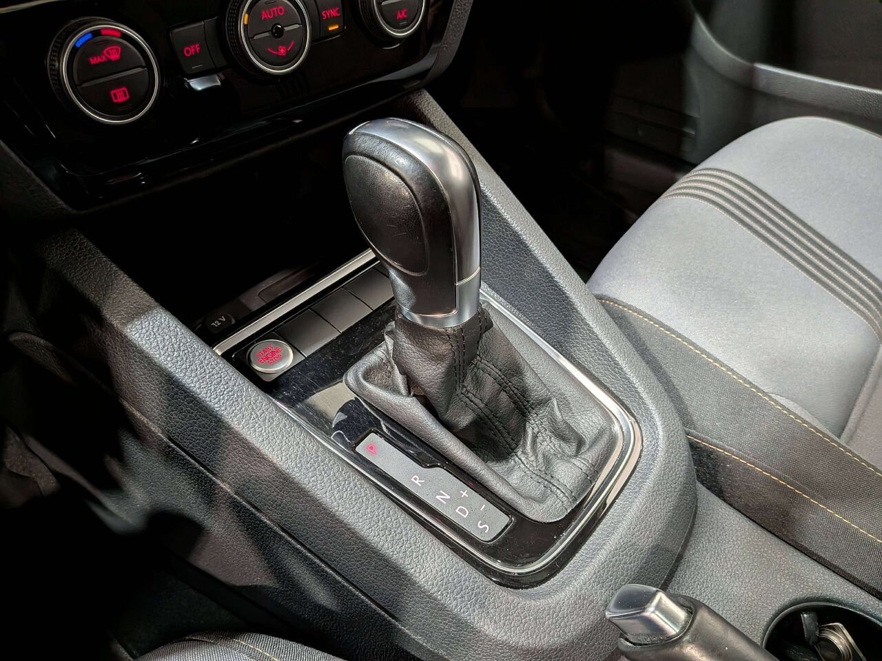 Volkswagen Jetta Sedan 4dr 1.4 TSI Auto Wolfsburg Edition 2017 Gris Val-David - photo #26