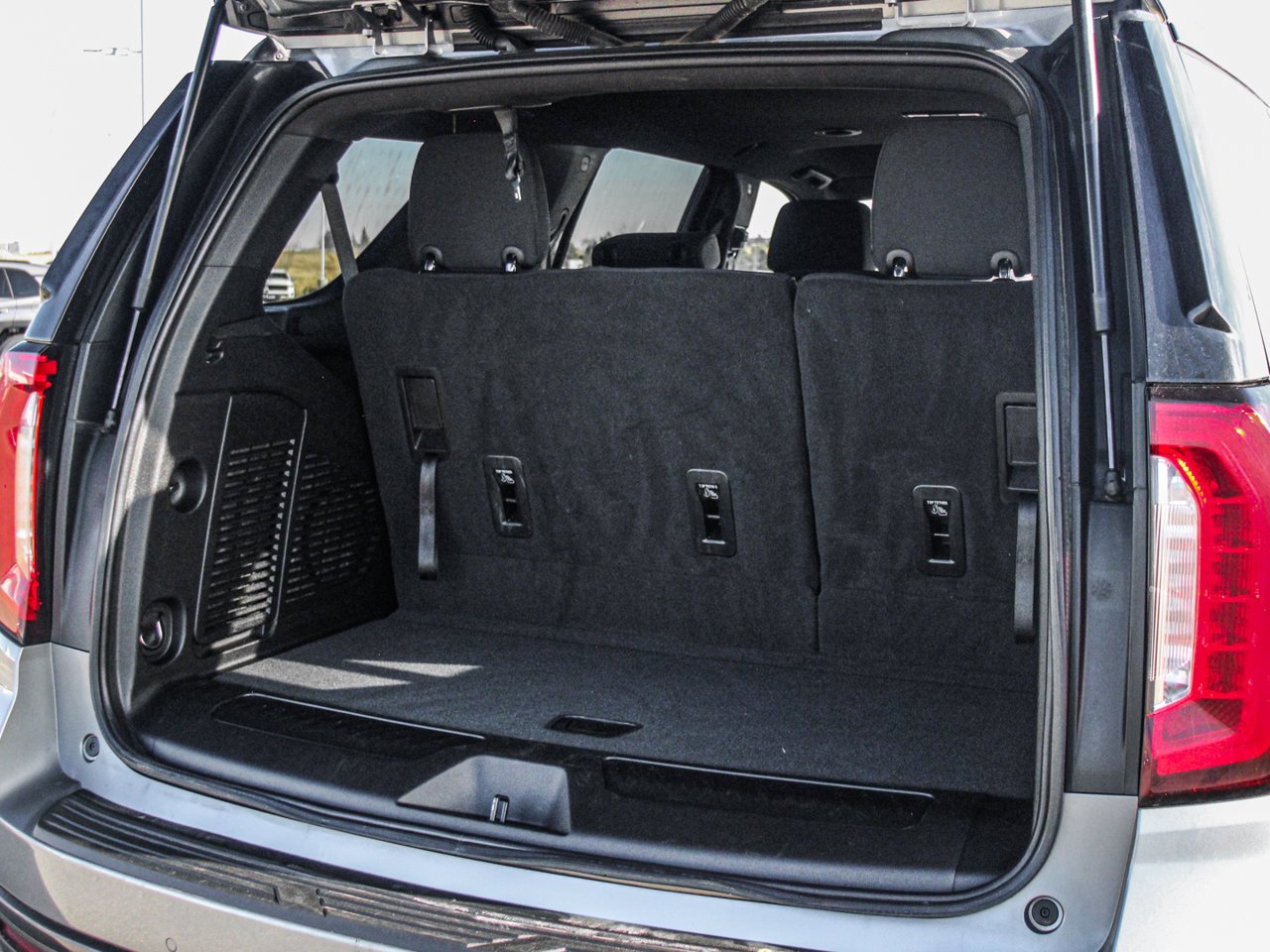 2023 GMC Yukon 4WD 4dr SLE Grey Sherwood Park - photo #7