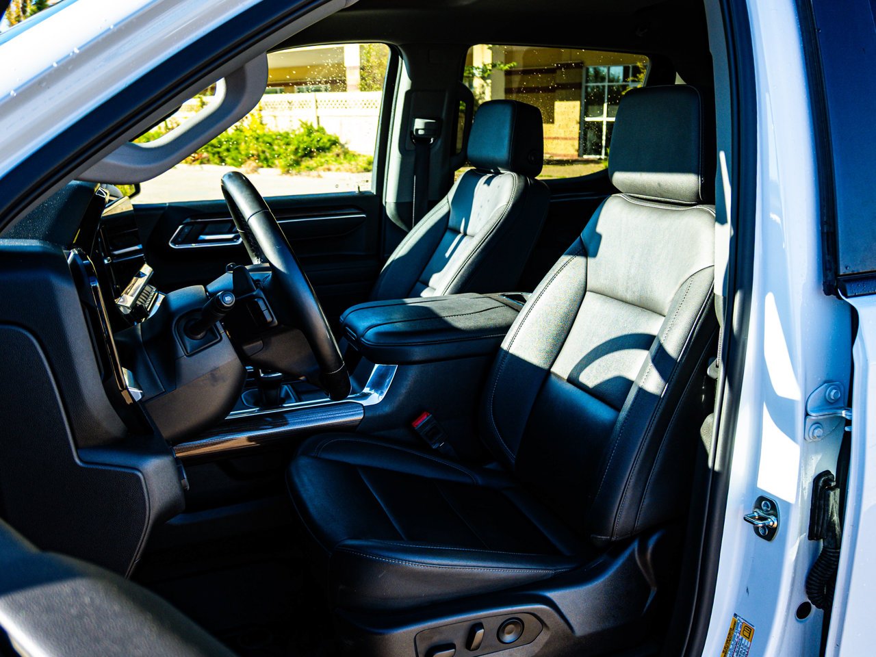 2025 Chevrolet Silverado 1500 4WD Crew Cab 147 RST White Sherwood Park - photo #18