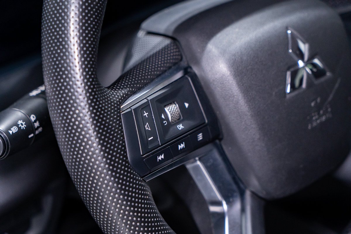 Mitsubishi Outlander PHEV ES PHEV S-AWC 7 PLACES CARPLAY 2023 Gris Montréal - photo #10