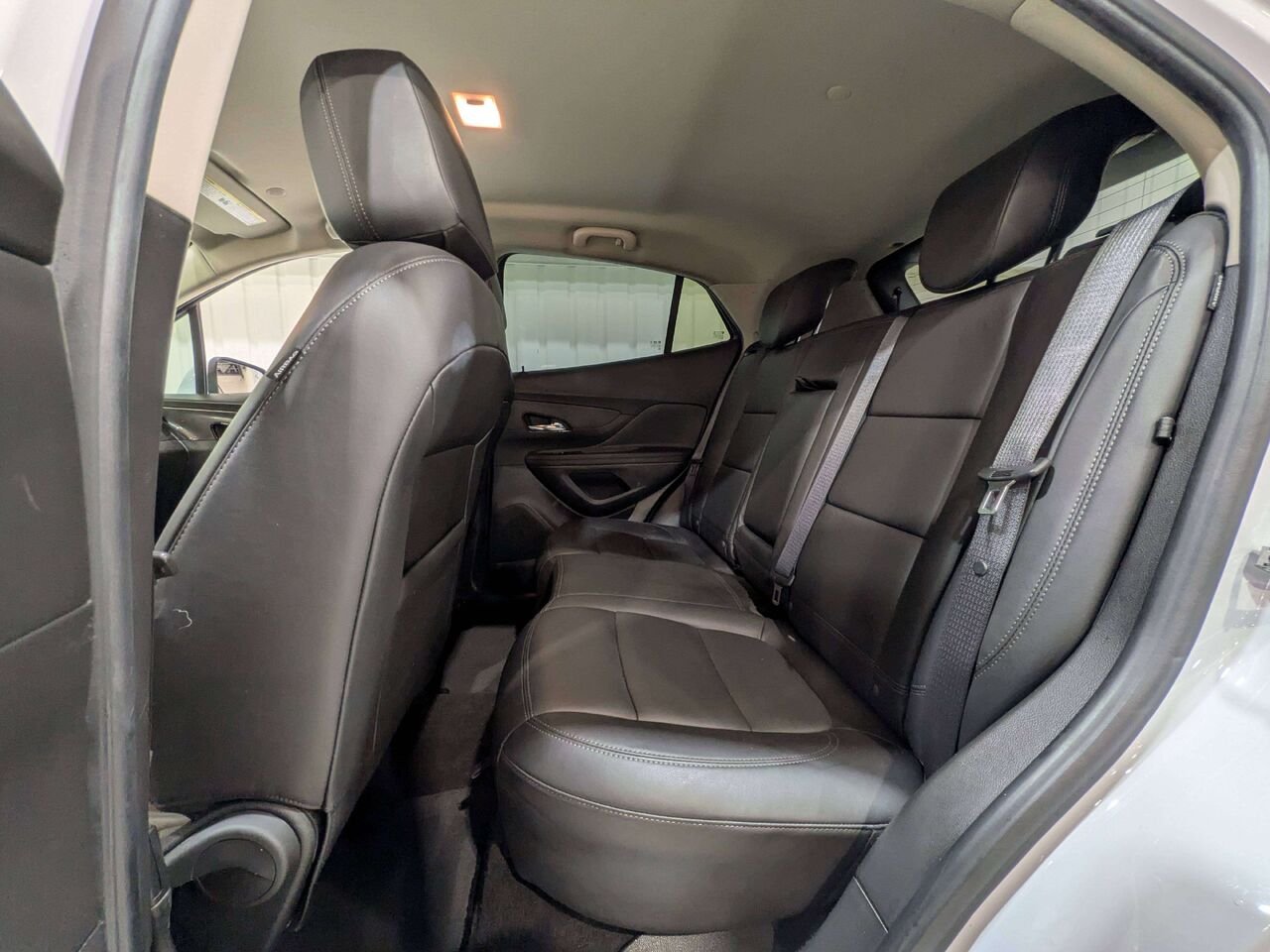 2018 Buick Encore FWD 4dr Essence White Val-David - photo #11