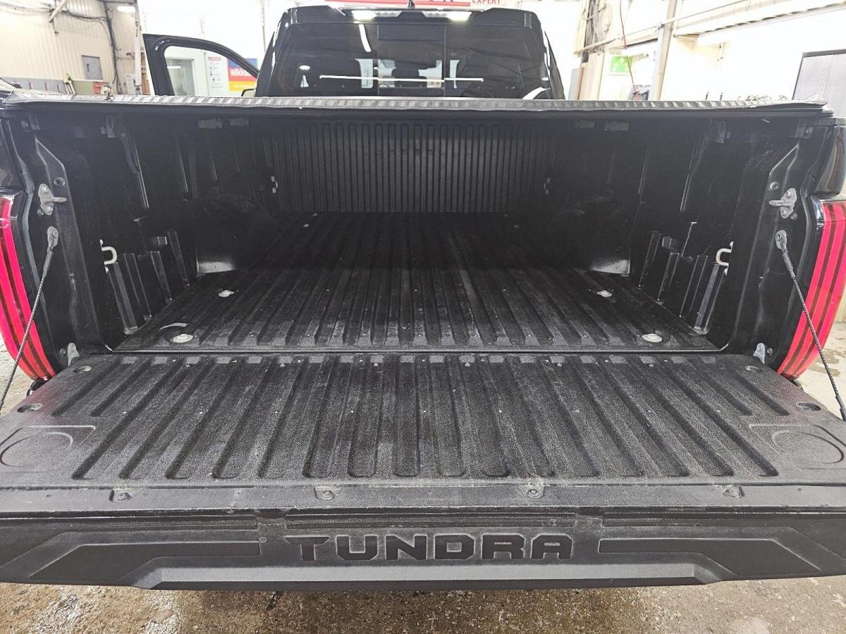 Toyota Tundra 33351B | SR Double Cab 4x4 2022 Noir Val-d'Or - photo #16