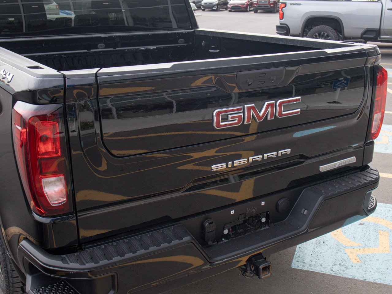 2024 GMC Sierra 1500 4WD Crew Cab 147 Elevation Black Sherwood Park - photo #11