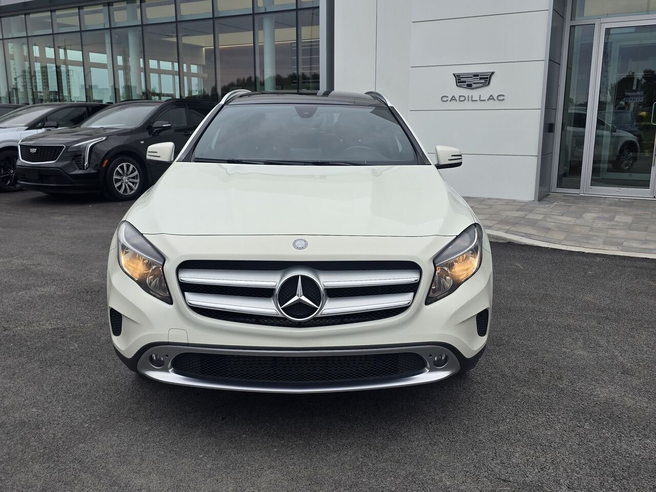 Mercedes-Benz GLA GLA 250 4 portes 4MATIC 2017 Blanc Laval - photo #1