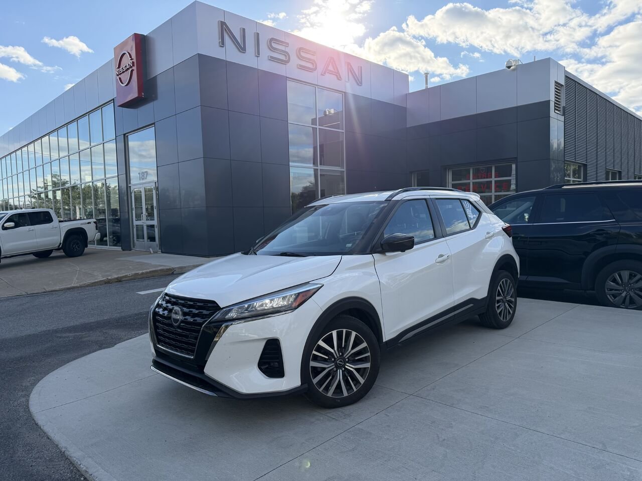 2023 Nissan Kicks SR PRIVILÈGE White Châteauguay - photo #0