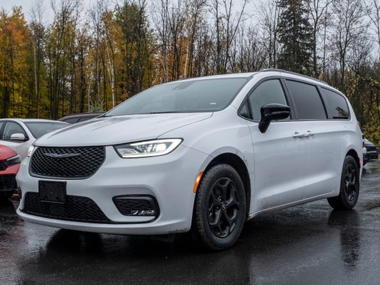 2025 Chrysler Pacifica Limited TA White