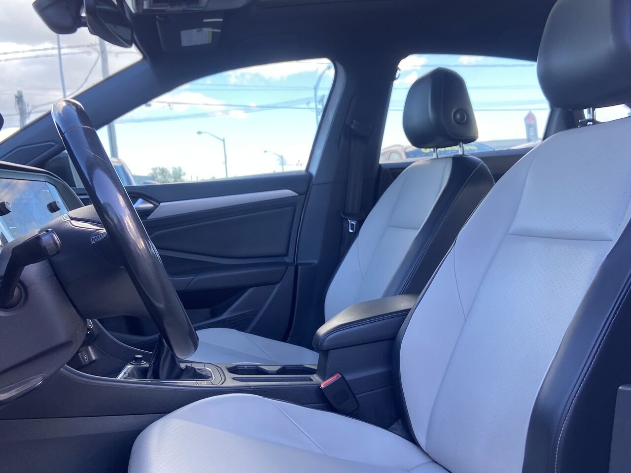 2019 Volkswagen Jetta White Ste-Agathe des Monts - photo #8