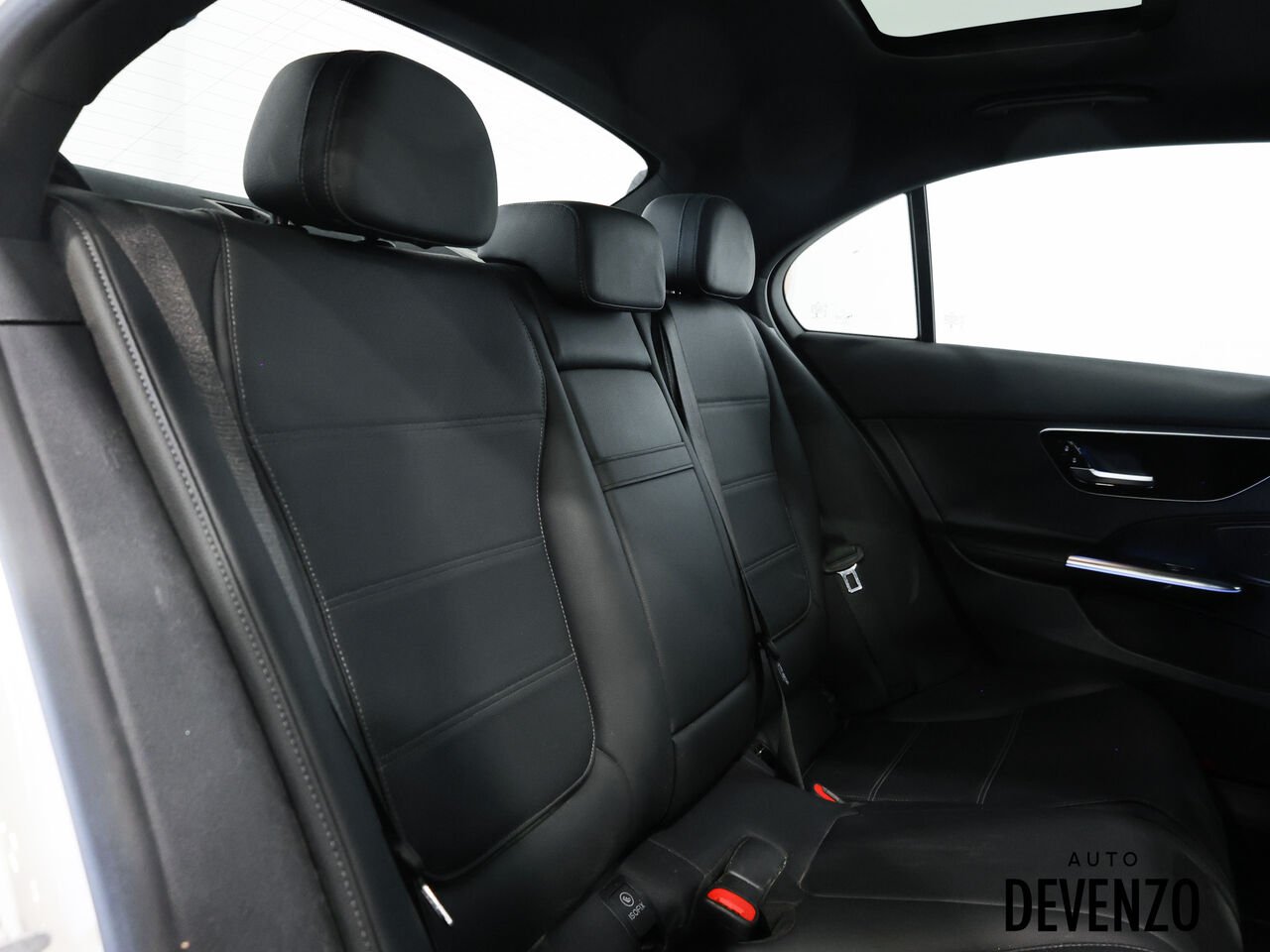2023 Mercedes-Benz Classe-C White Saint-Eustache - photo #9