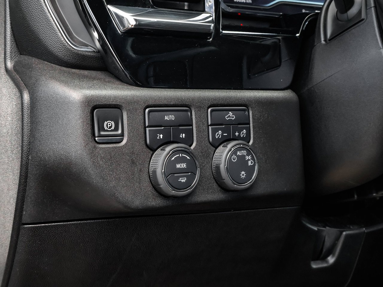 2025 Chevrolet Silverado 1500 4WD Crew Cab 147 LT White Sherwood Park - photo #19