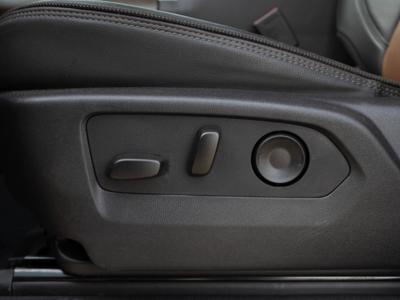 2025 Chevrolet Silverado 1500 4WD Crew Cab 147 High Country Red Sherwood Park - photo #17