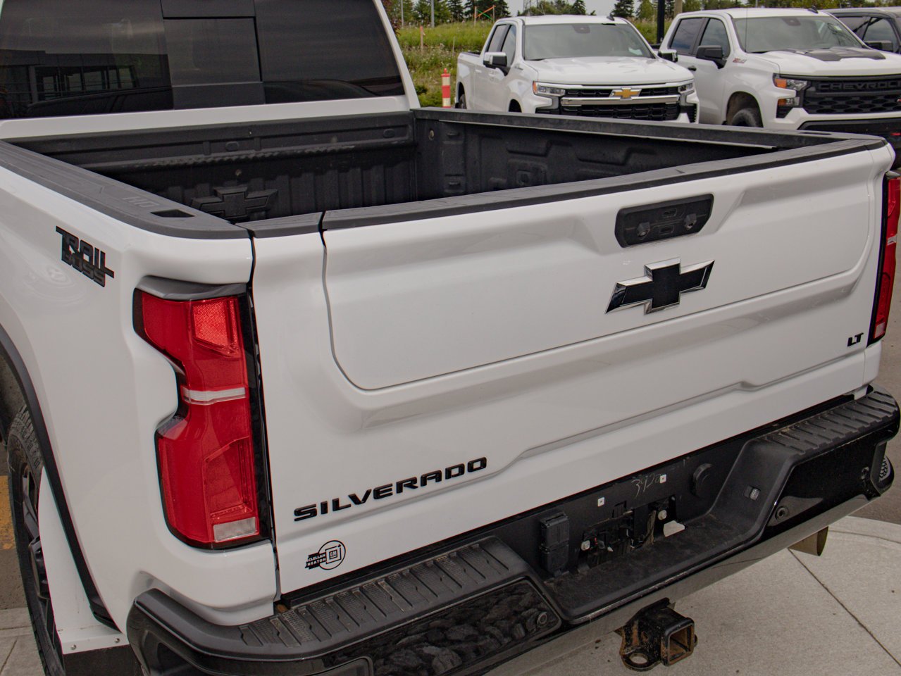 2025 Chevrolet Silverado 3500HD 4WD Crew Cab 159 LT White Sherwood Park - photo #11