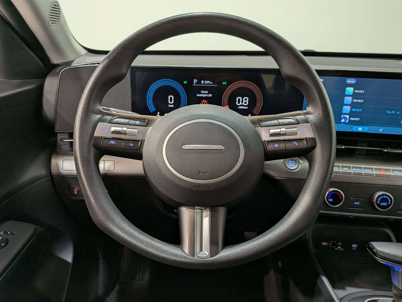 Hyundai Kona 2.0L Essential FWD 2024 Blanc Val-David - photo #12