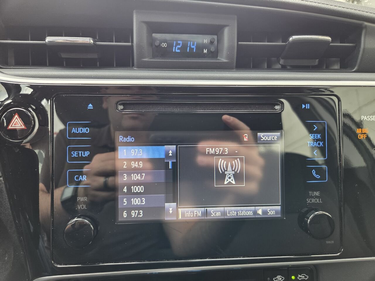 2017 Toyota COROLLA Grey Mont-Laurier - photo #21