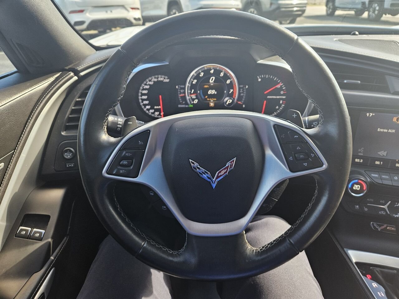 2015 Chevrolet Corvette Stingray Z51 coupé 2 portes avec 2LT White Thetford Mines - photo #9