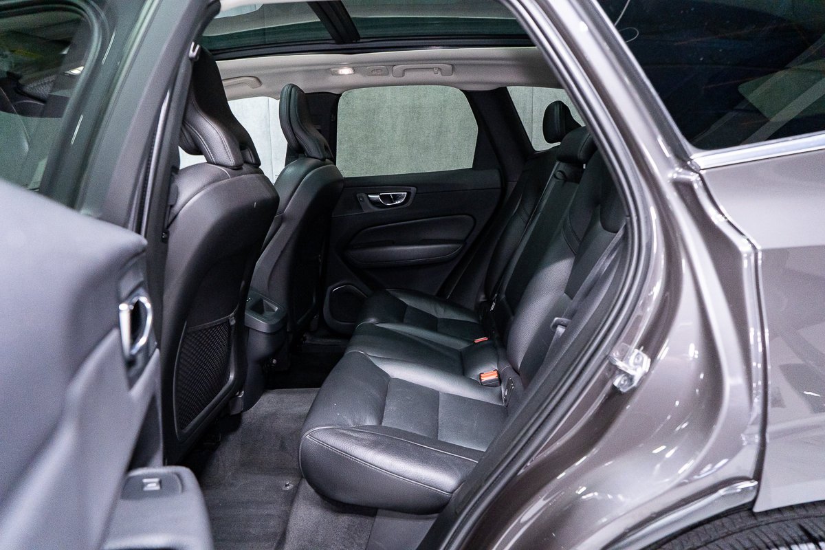 2022 Volvo XC60 B6 MOMENTUM PREMIUM CLIMAT HARMAN KARDON Grey Montreal - photo #17