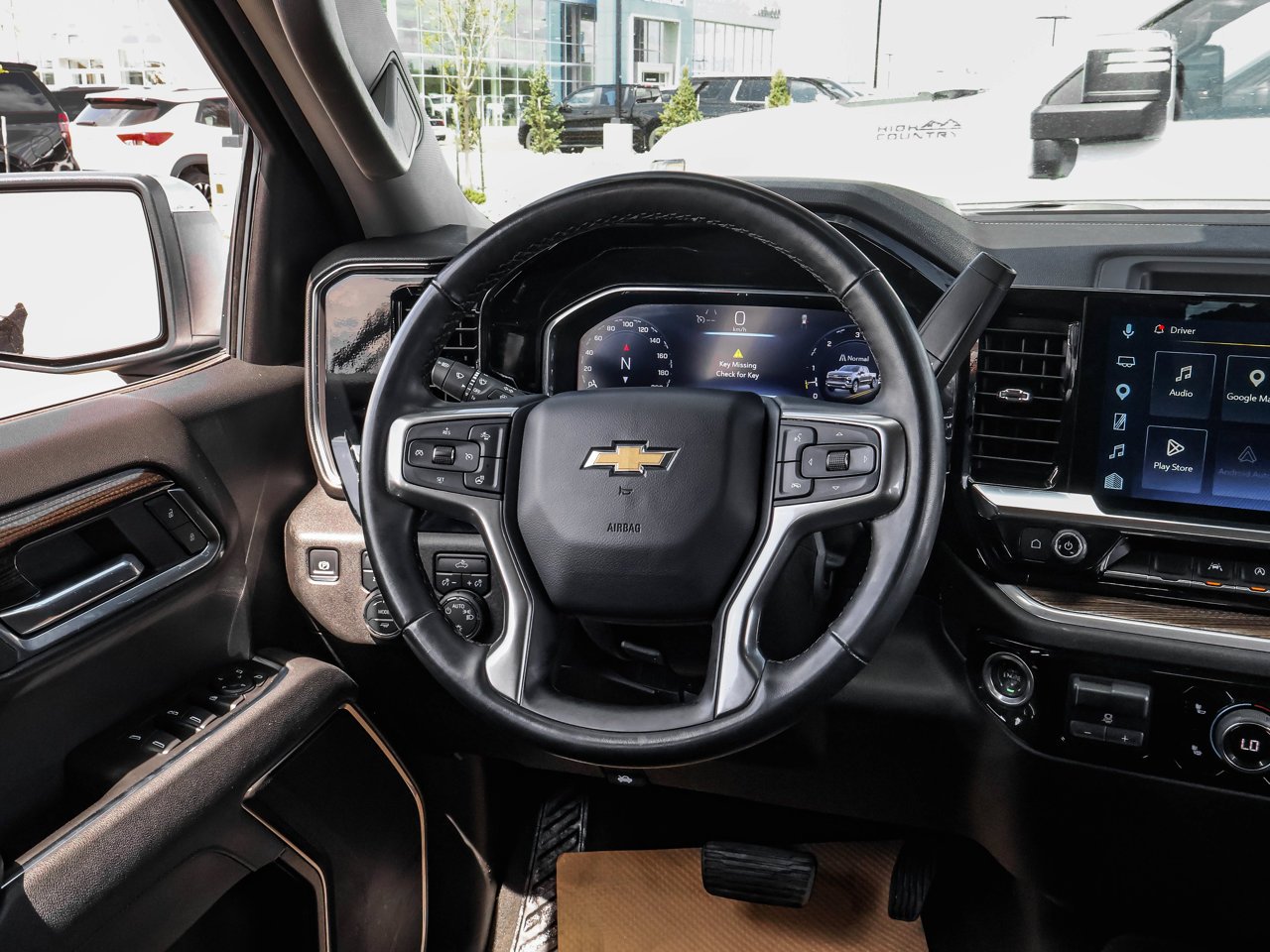 2025 Chevrolet Silverado 1500 4WD Crew Cab 147 LT White Sherwood Park - photo #17