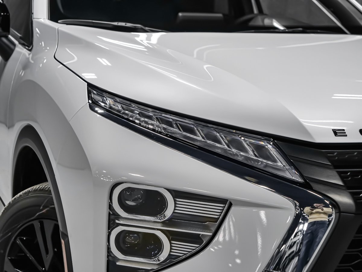2026 Mitsubishi ECLIPSE CROSS NOIR White Montreal - photo #7