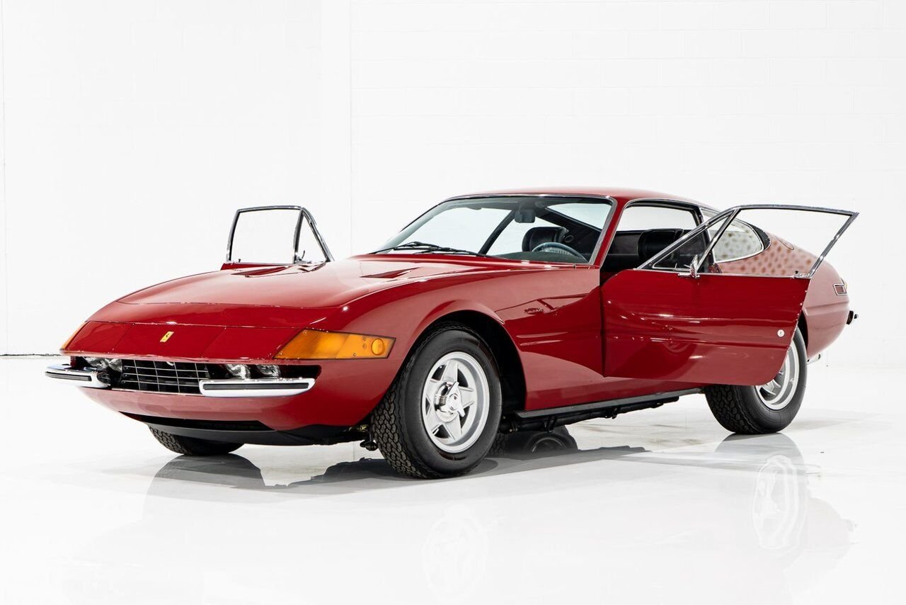 Ferrari 365 GTB4 Daytona 18,301 miles With Orig Books/Tools/ Carbs / Filter Box 1973 Rouge Montréal - photo #38