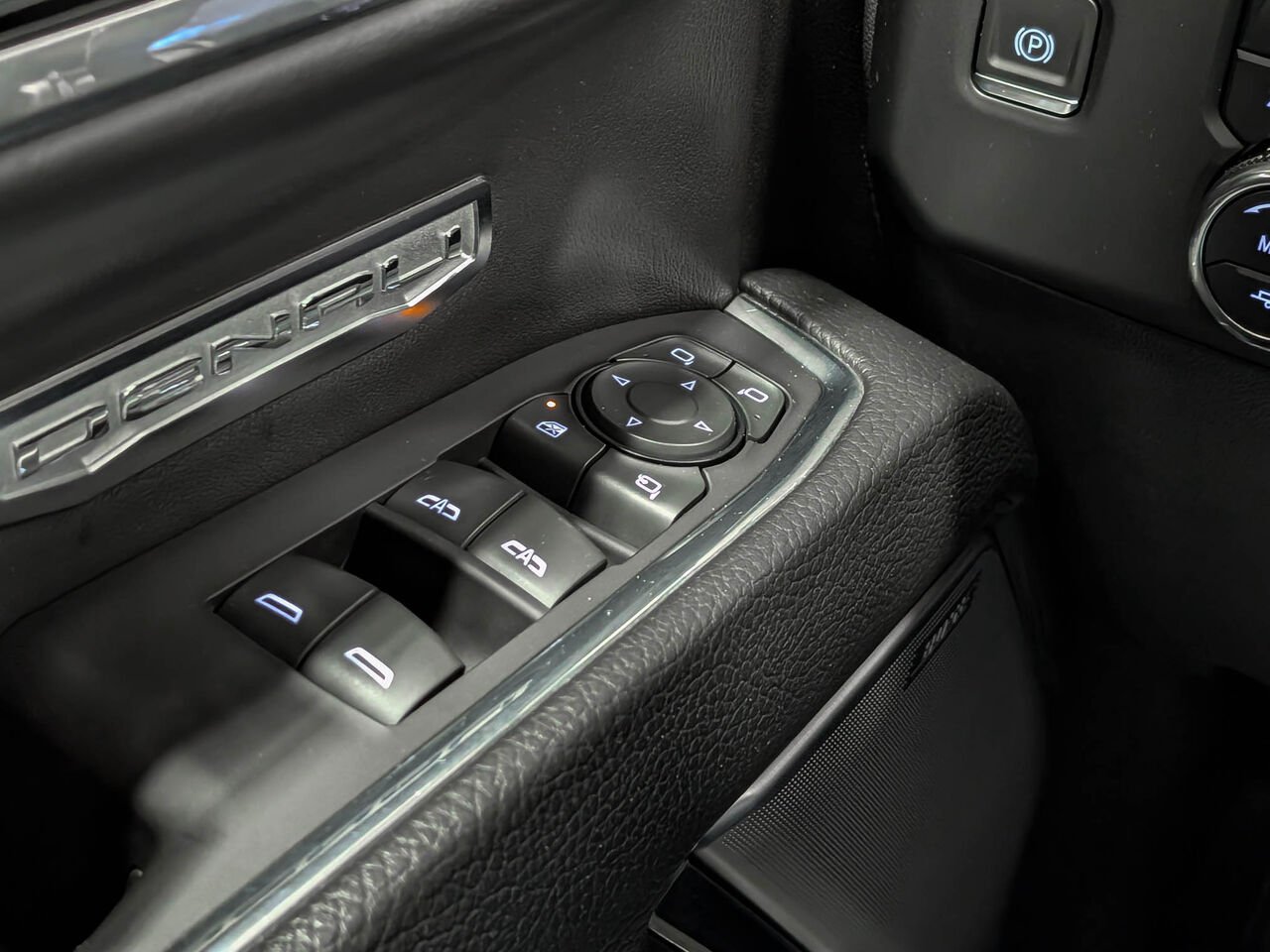 2023 GMC SIERRA 1500 4WD CREW CAB PICKUP GMC Sierra 1500 Denali Crew Cab V 8 5.3L Black Sherbrooke - photo #21