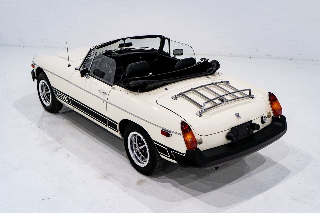 MG B Beautifully presented from former complete restoration 1979 Blanc Montréal - photo #57