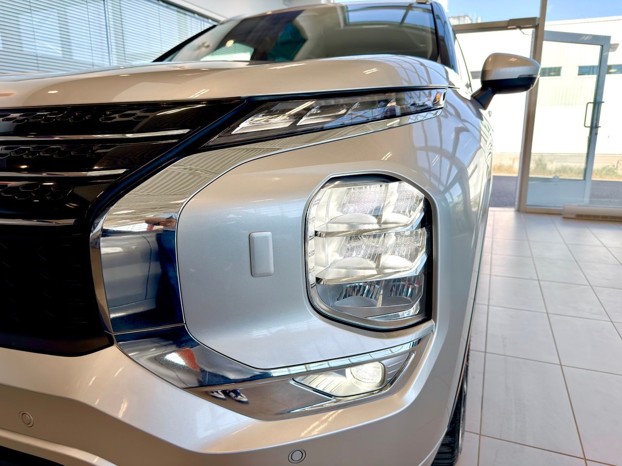 2023 Mitsubishi Outlander gray Notre-Dame-des-Prairies - photo #2