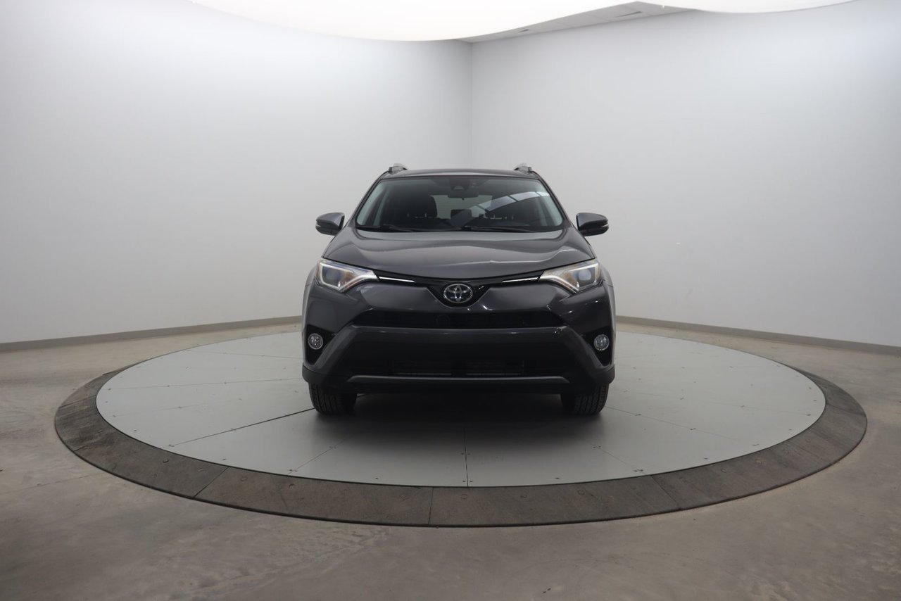 Toyota RAV4 XLE 2018 Gris Baie-Comeau - photo #1