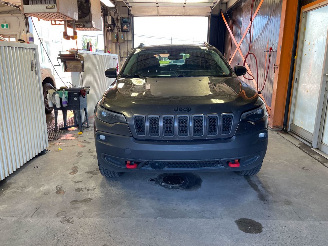 Jeep Cherokee TRAILHAWK 4X4 *CUIR* GR REMORQ *SIEGES VENTIL* NAV 2023 gray Saint-Jérôme - photo #2
