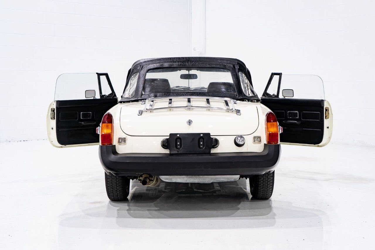 MG B Beautifully presented from former complete restoration 1979 Blanc Montréal - photo #64