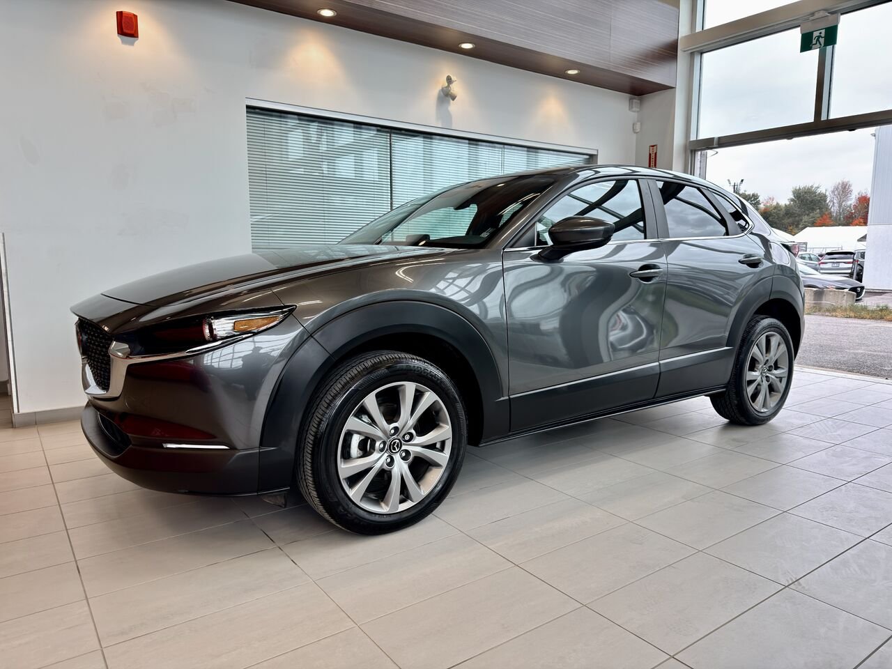 Mazda CX-30 2024 Gris Notre-Dame-des-Prairies - photo #2