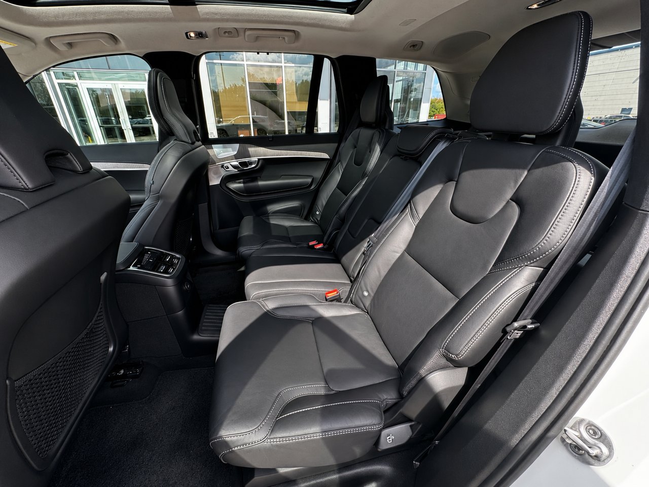 Volvo XC90 Recharge 2022 Blanc Granby - photo #11