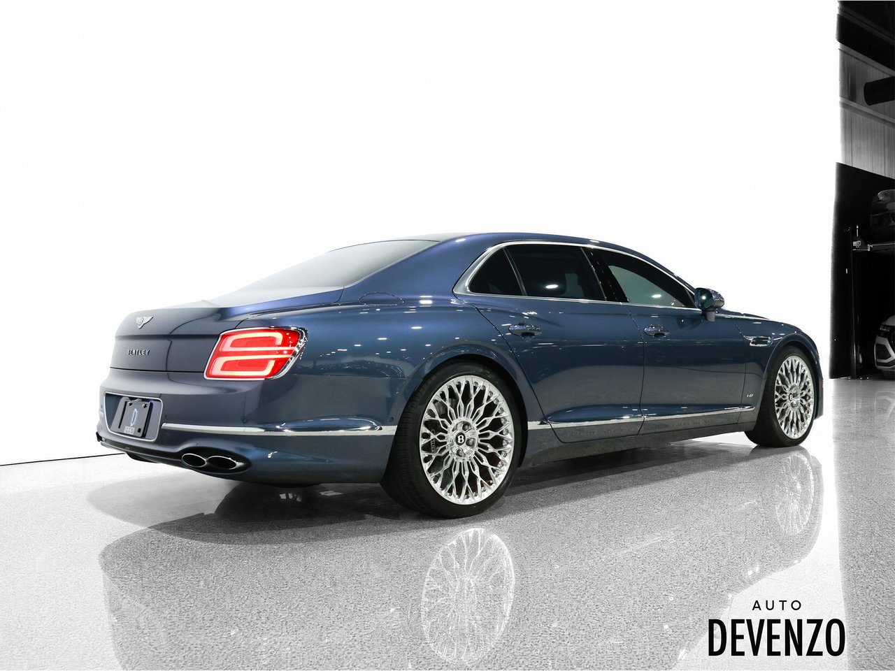 2022 Bentley Flying Spur Grey Saint-Eustache - photo #2