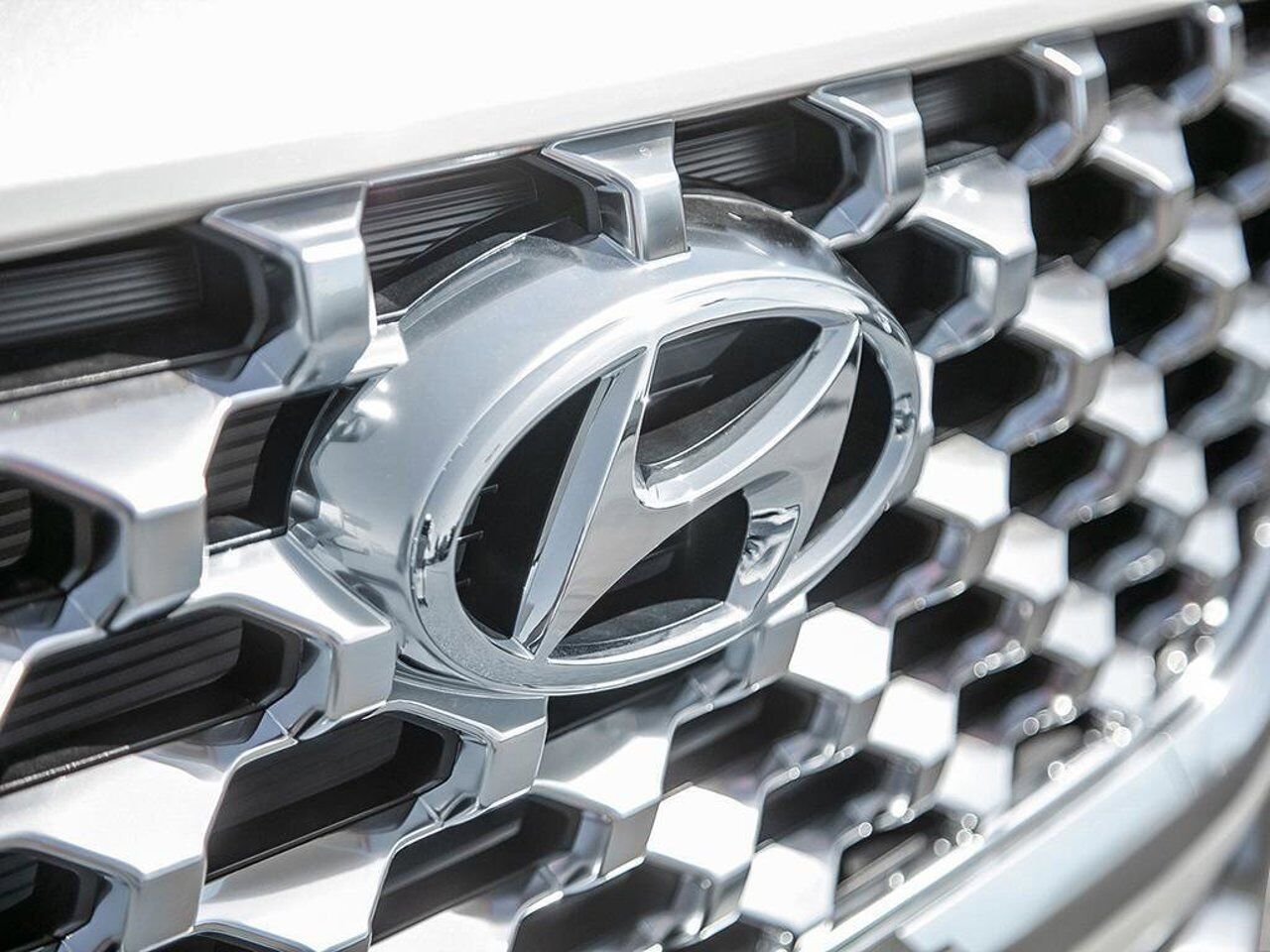 HYUNDAI Santa Fe 2023 Blanc à thématique Serenity Gatineau - photo #12