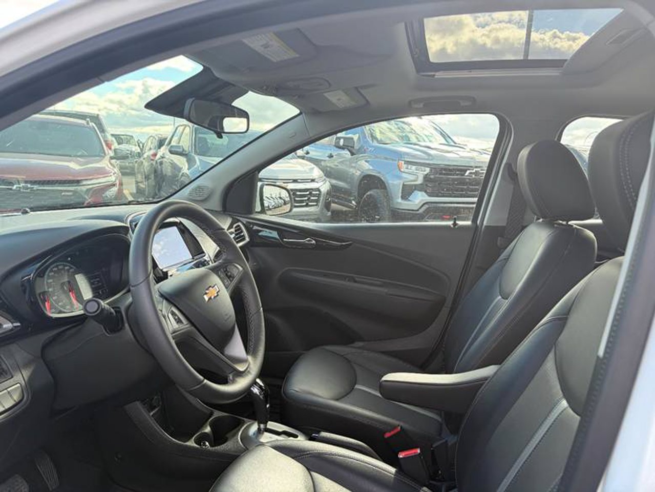 2022 Chevrolet Spark 4dr HB CVT 2LT White Sherwood Park - photo #5