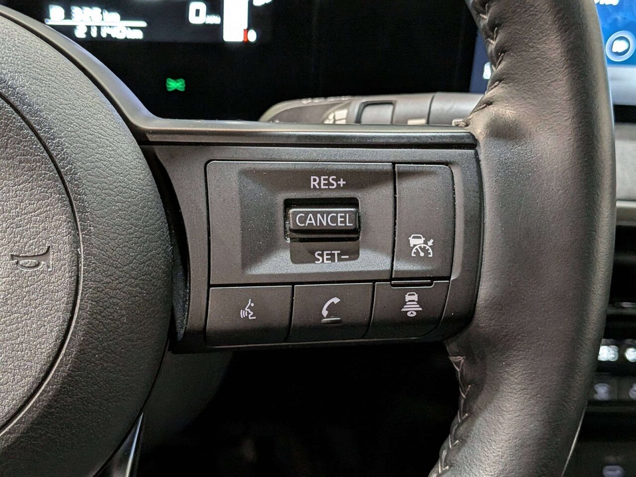 2026 Nissan Kicks SV AWD White Val-David - photo #14