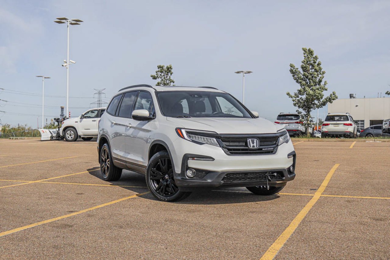 2022 Honda Pilot Black Edition AWD White Sherwood Park - photo #1