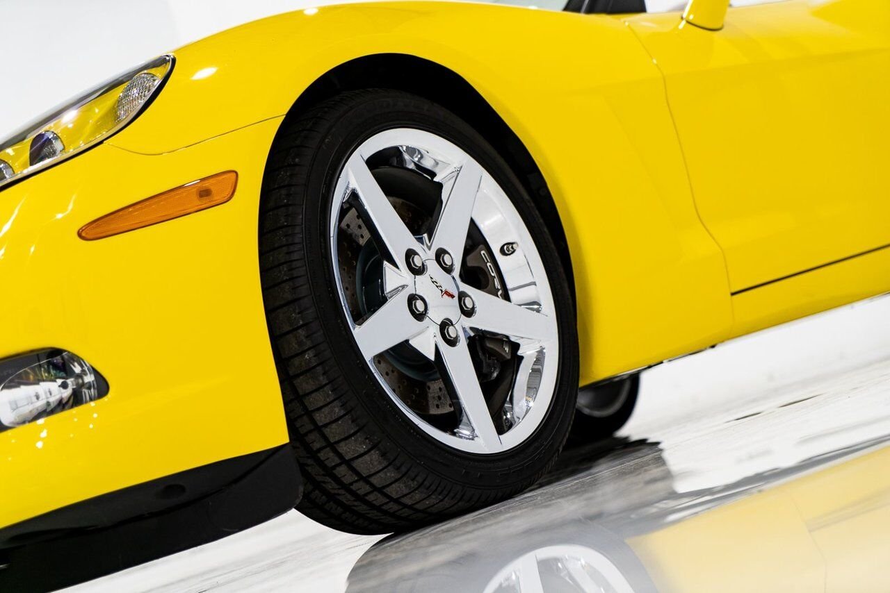 Chevrolet Corvette PRIX EN USD | With Only 900km (563mi) From New With Window Sticker 2008 Jaune Montréal - photo #42
