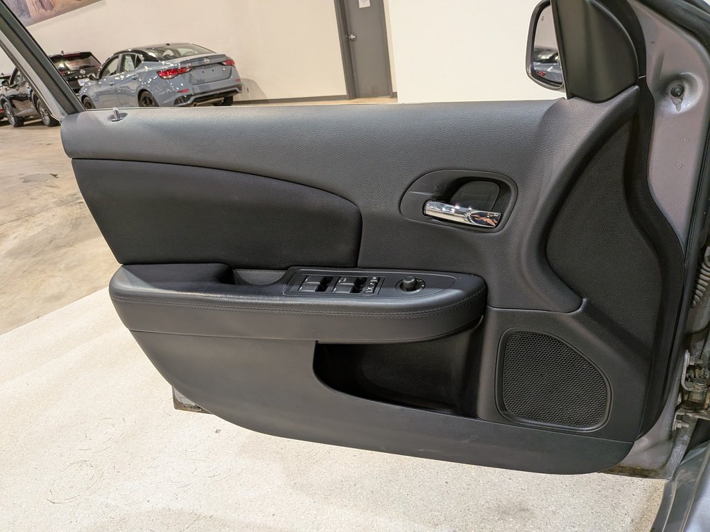 2013 Chrysler 200 4dr Sdn LX Silver Val-David - photo #26