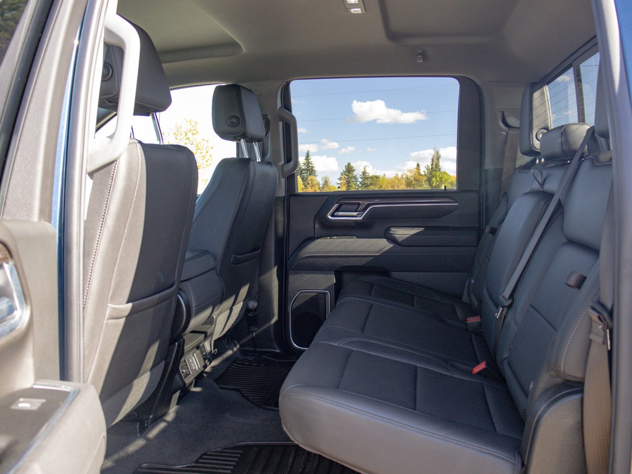 2025 Chevrolet Silverado 3500HD 4WD Crew Cab 159 LT Blue Sherwood Park - photo #30